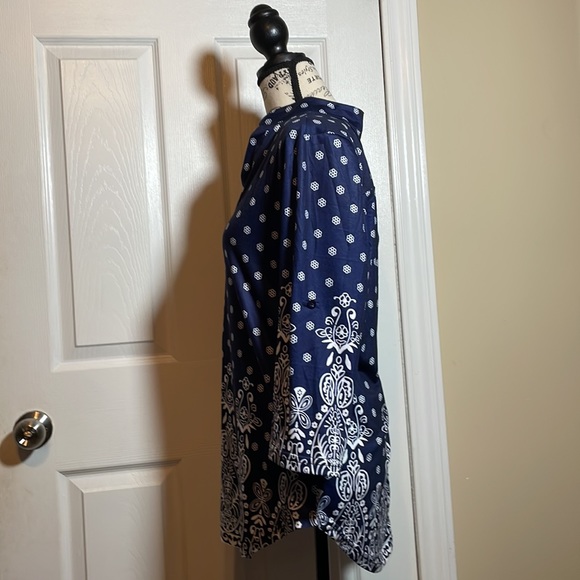 Women’s long sleeve top. - Picture 2 of 5